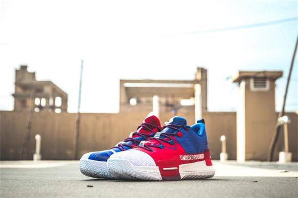 匹克路威閃現(xiàn)實戰(zhàn)測評 匹克路威閃現(xiàn)腳感怎么樣 匹克路威閃現(xiàn)實戰(zhàn)測評 匹克路威閃現(xiàn)腳感怎么樣