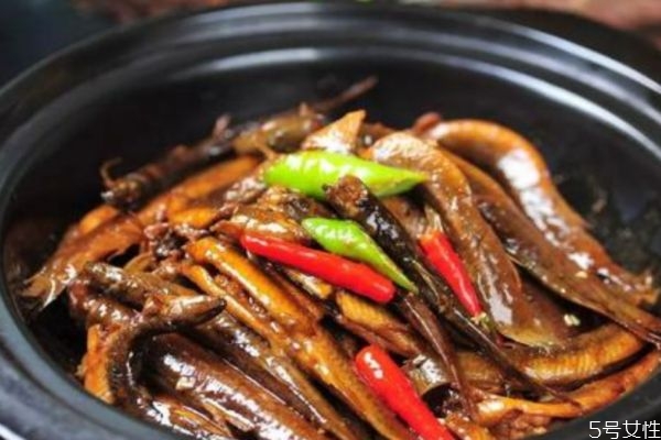 泥鰍應該怎么吃呢 做泥鰍要注意什么呢 泥鰍應該怎么吃呢 做泥鰍要注意什么呢