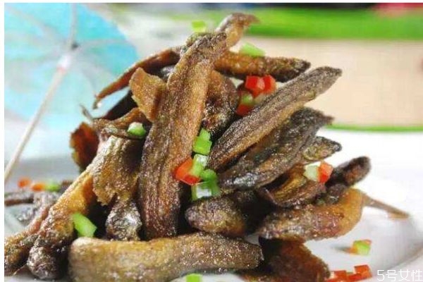 泥鰍應該怎么吃呢 做泥鰍要注意什么呢 泥鰍應該怎么吃呢 做泥鰍要注意什么呢