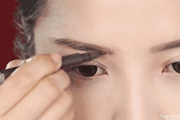 只畫眉毛要卸妝嗎 眉筆怎么卸妝
