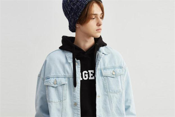 男生秋天外套里面穿什么好看 男生穿什么內搭帥氣 男生秋天外套里面穿什么好看 男生穿什么內搭帥氣