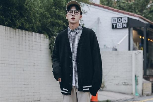 男生秋天外套里面穿什么好看 男生穿什么內搭帥氣 男生秋天外套里面穿什么好看 男生穿什么內搭帥氣