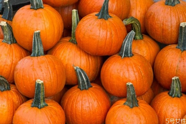 吃金瓜有什么作用呢 金瓜的生長(zhǎng)環(huán)境是怎么樣的呢