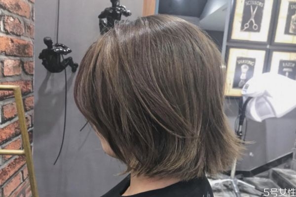 2019年流行什么頭發(fā)顏色 臉黑黃染什么顏色頭發(fā)