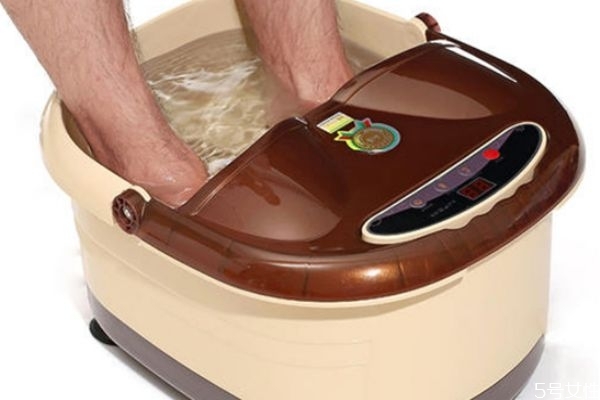 冬天泡腳選擇木桶還是電動(dòng)的好 冬天泡腳最佳時(shí)間和溫度 冬天泡腳選擇木桶還是電動(dòng)的好 冬天泡腳最佳時(shí)間和溫度