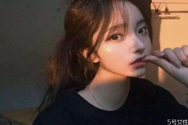 女朋友說自己胖怎么回答 女朋友說她胖了神回答 女朋友說自己胖怎么回答 女朋友說她胖了神回答