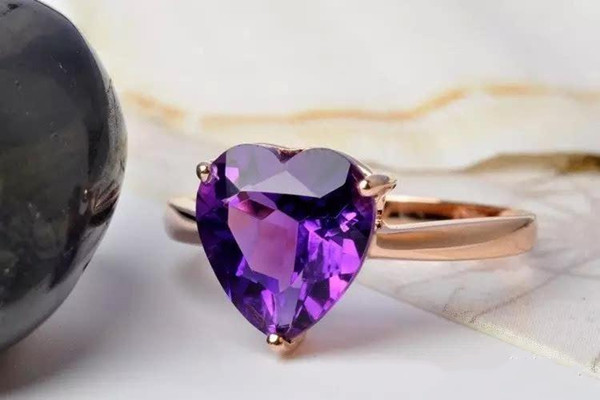 紫水晶為什么是紫色 怎樣的紫水晶比較好 紫水晶為什么是紫色 怎樣的紫水晶比較好