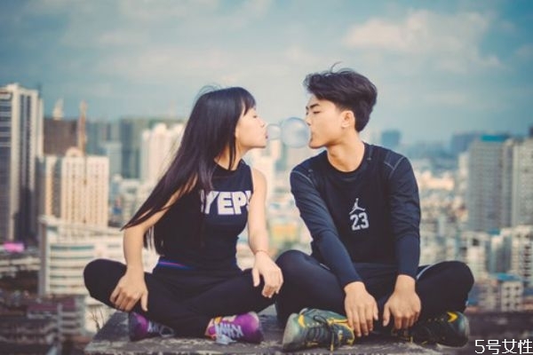 朋友變戀人好嗎 好朋友變戀人會長久嗎 朋友變戀人好嗎 好朋友變戀人會長久嗎