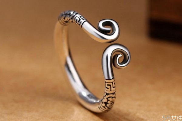 戴瑞珠寶應(yīng)該怎么保養(yǎng)呢 戴瑞珠寶應(yīng)該怎么定制呢 戴瑞珠寶應(yīng)該怎么保養(yǎng)呢 戴瑞珠寶應(yīng)該怎么定制呢