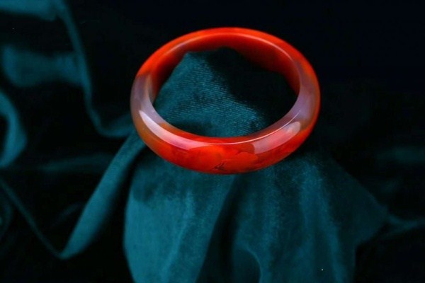 瑪瑙手鐲有什么特點(diǎn) 如何選購(gòu)瑪瑙手鐲