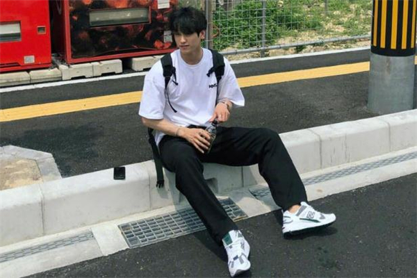 大學男生穿什么衣服好看 大學男生怎么穿搭