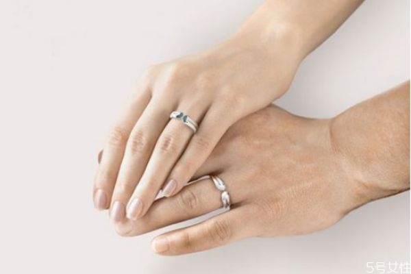 情侶之間送什么禮物好 送一對情侶什么禮物好 情侶之間送什么禮物好 送一對情侶什么禮物好