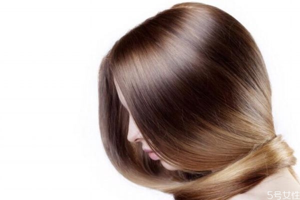 為什么秋季頭發(fā)會比較干燥呢 秋季怎么護發(fā)呢 為什么秋季頭發(fā)會比較干燥呢 秋季怎么護發(fā)呢