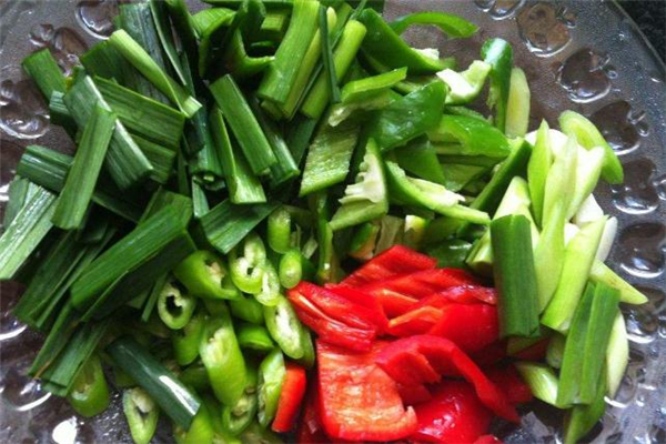 產婦能吃蒜苗嗎 坐月子可以吃蒜苗嗎