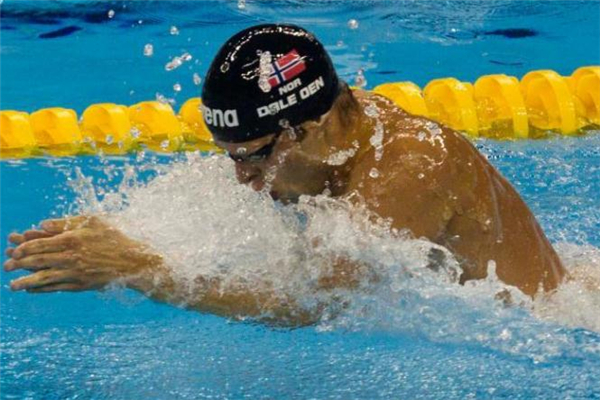 蛙泳腰疼是哪個(gè)動作不標(biāo)準(zhǔn) 蛙泳腰疼是姿勢不對嗎