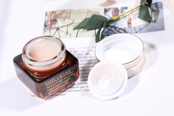 涂眼霜長(zhǎng)脂肪粒怎么辦 涂眼霜長(zhǎng)脂肪粒的原因