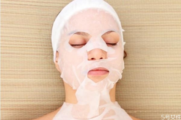 面膜白天用還是晚上用 白天敷面膜的最佳時間 面膜白天用還是晚上用 白天敷面膜的最佳時間