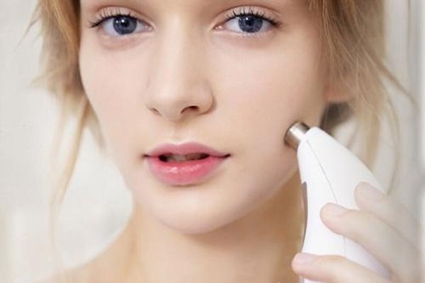 護(hù)膚品和藥膏哪個先用比較好 涂抹痤瘡的藥能用護(hù)膚品嗎