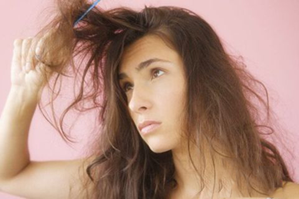 頭發(fā)分叉的原因有哪些 如何增加頭發(fā)濕度 頭發(fā)分叉的原因有哪些 如何增加頭發(fā)濕度