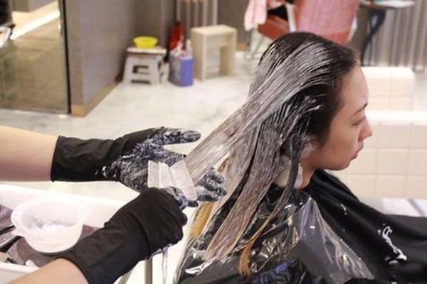 植物染發(fā)劑有哪些 植物染發(fā)劑常見的使用方式 植物染發(fā)劑有哪些 植物染發(fā)劑常見的使用方式