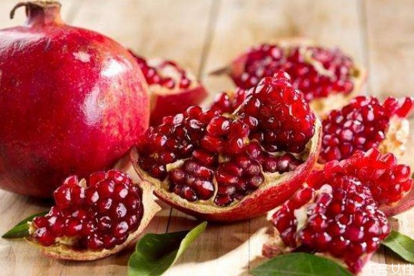 吃什么會(huì)預(yù)防皮膚的衰老呢 皮膚衰老應(yīng)該注意什么呢