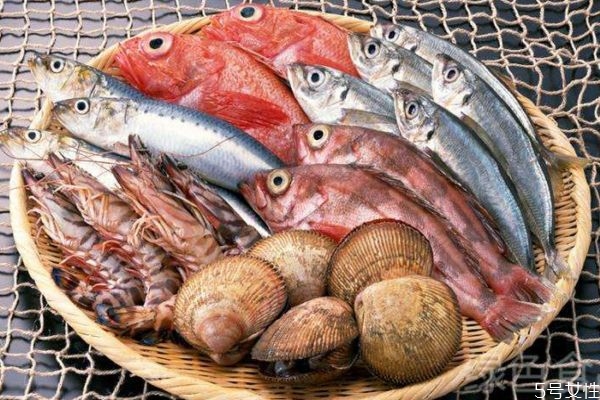 吃什么會(huì)預(yù)防皮膚的衰老呢 皮膚衰老應(yīng)該注意什么呢