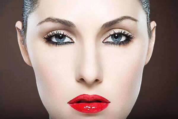 冬天口紅用啞光的還是滋潤的 口紅啞光和滋潤有什么不同 冬天口紅用啞光的還是滋潤的 口紅啞光和滋潤有什么不同