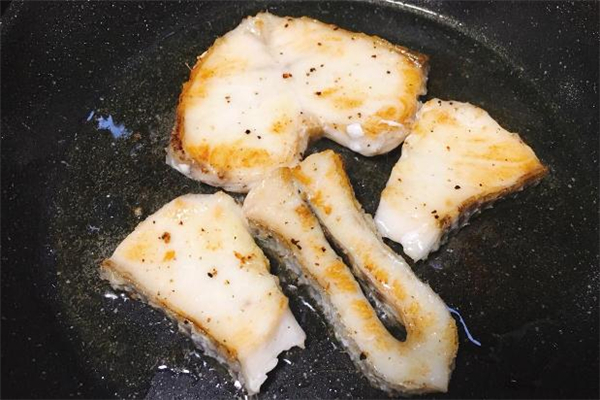 鱈魚和三文魚哪個好 鱈魚和三文魚哪個貴 鱈魚和三文魚哪個好 鱈魚和三文魚哪個貴