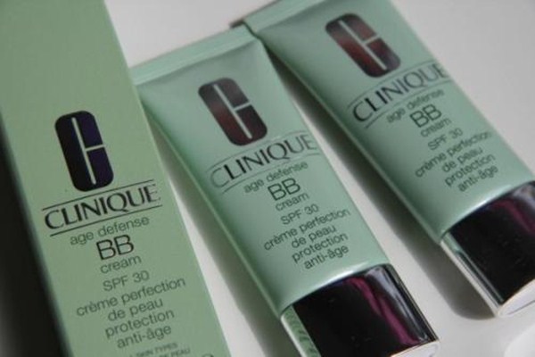 粉餅和bb霜有什么區(qū)別 底妝順序是怎樣的 粉餅和bb霜有什么區(qū)別 底妝順序是怎樣的