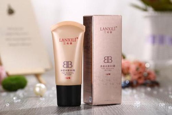 粉餅和bb霜有什么區(qū)別 底妝順序是怎樣的 粉餅和bb霜有什么區(qū)別 底妝順序是怎樣的