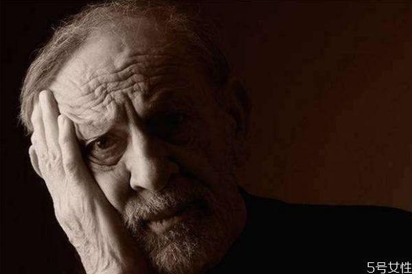 老年癡呆怎么預(yù)防 6個小動作讓你80歲大腦不萎縮 老年癡呆怎么預(yù)防 6個小動作讓你80歲大腦不萎縮