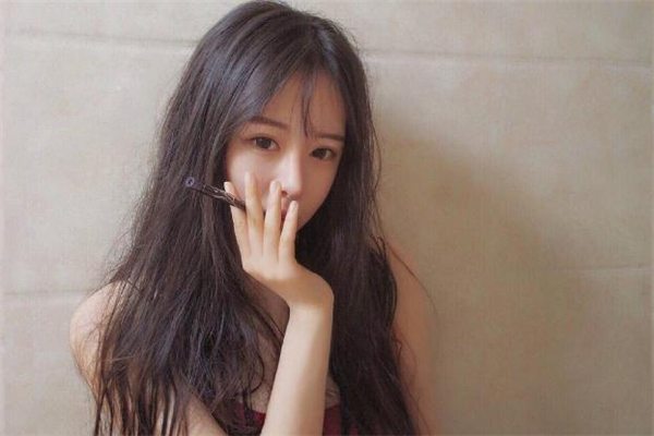 女人的衣服怎么會香 為什么女人穿過的衣服是香的