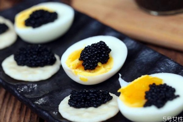 魚(yú)子醬有什么營(yíng)養(yǎng)價(jià)值呢 魚(yú)子醬應(yīng)該怎么吃呢 魚(yú)子醬有什么營(yíng)養(yǎng)價(jià)值呢 魚(yú)子醬應(yīng)該怎么吃呢