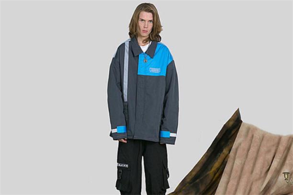 男生穿什么運(yùn)動外套好看 男生運(yùn)動外套什么款式好看