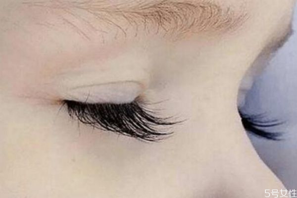 嫁接睫毛多少錢(qián)一次 睫毛接幾厘米的最自然