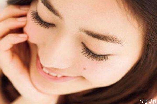 嫁接睫毛需要多久時(shí)間 嫁接睫毛多少錢能保持多久 嫁接睫毛需要多久時(shí)間 嫁接睫毛多少錢能保持多久