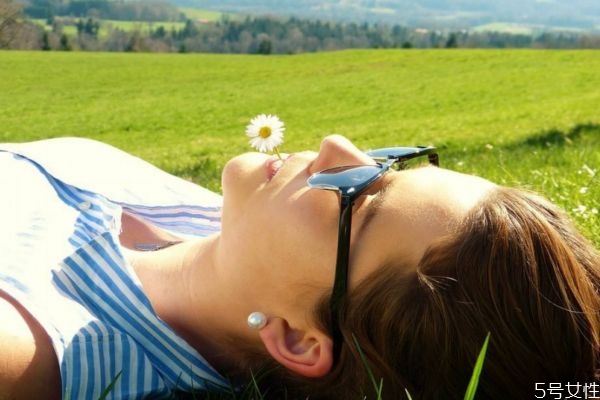 紫外線對(duì)皮膚的傷害多大 紫外線對(duì)皮膚的傷害有什么