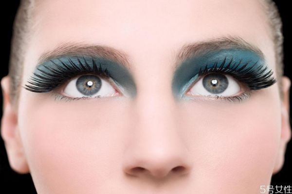 嫁接睫毛多少錢(qián)一次 睫毛接幾厘米的最自然