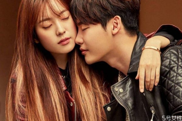 第一次約會(huì)后誰(shuí)該主動(dòng) 第一次見面后誰(shuí)先主動(dòng)比較好