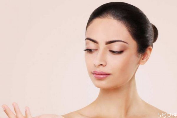 多少歲會(huì)有眉間紋呢 眉間紋可以預(yù)防嗎 多少歲會(huì)有眉間紋呢 眉間紋可以預(yù)防嗎