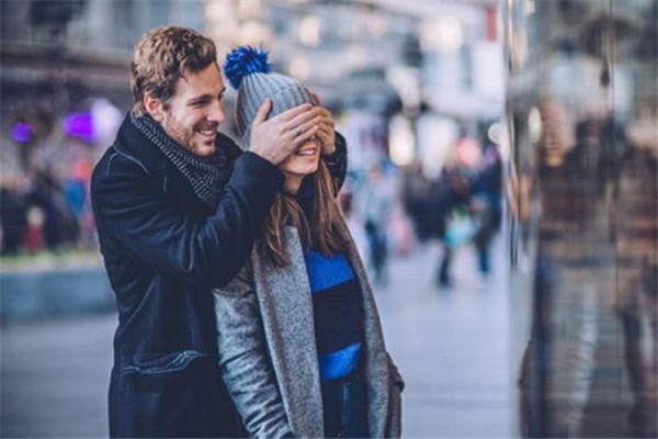 女朋友想要驚喜怎么辦 女朋友想要驚喜應(yīng)該送什么好 女朋友想要驚喜怎么辦 女朋友想要驚喜應(yīng)該送什么好