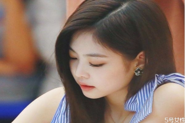 女朋友說(shuō)感冒了怎么回答 女朋友感冒了暖心的話(huà)