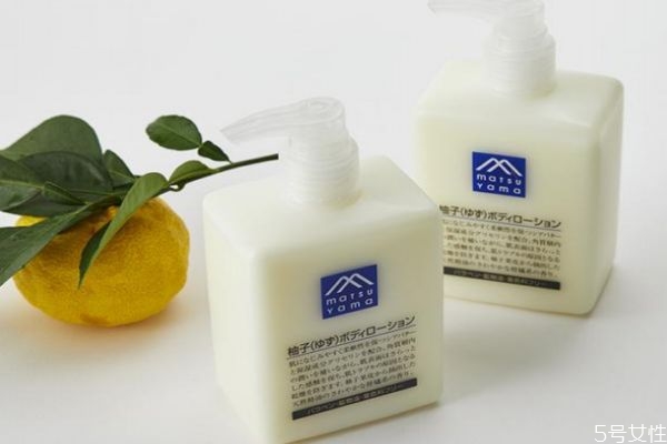 身體乳擦完黏黏的是正常的嗎 身體乳用完之后要按摩