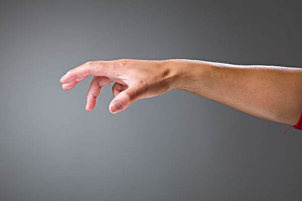 掰手指為什么會變響 長掰手指會導致關(guān)節(jié)炎嗎 