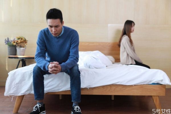 夫妻吵架是否應該摔門而出呢 夫妻之間可以冷暴力嗎