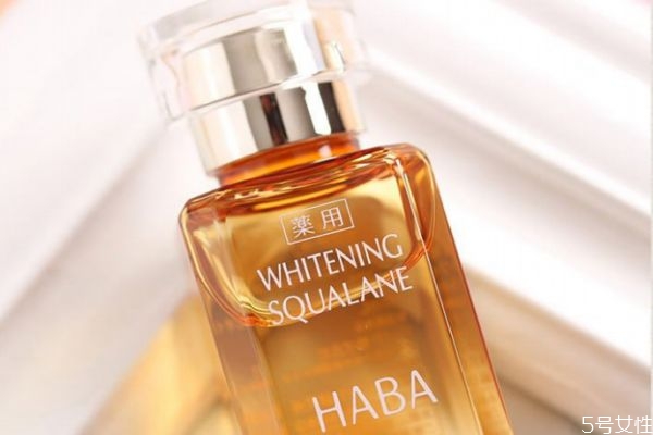 美容油是精華嗎 美容油一般用在第幾步呢 美容油是精華嗎 美容油一般用在第幾步呢