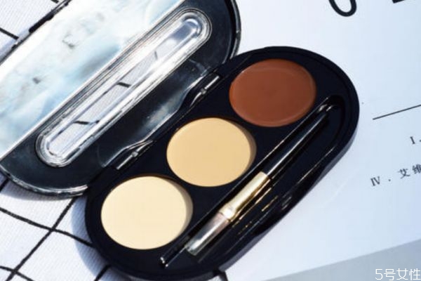 修容膏應(yīng)該怎么選擇呢 修容膏和修容粉哪個好用呢