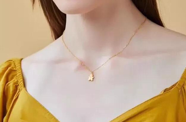 項鏈帶到什么位置合適 項鏈戴到哪里長度剛好