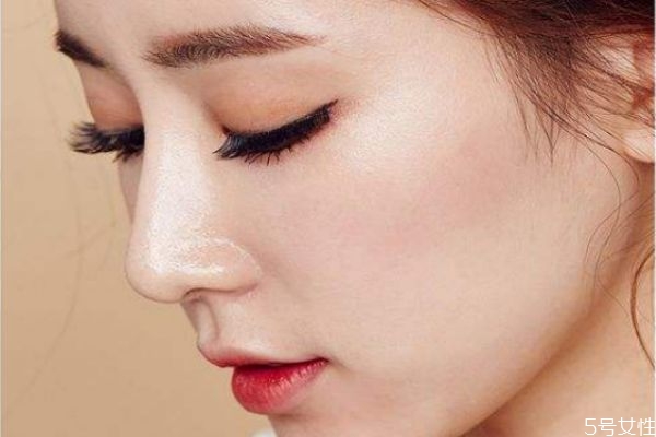 假睫毛貼多了會(huì)怎么樣 貼假睫毛有害嗎 假睫毛貼多了會(huì)怎么樣 貼假睫毛有害嗎