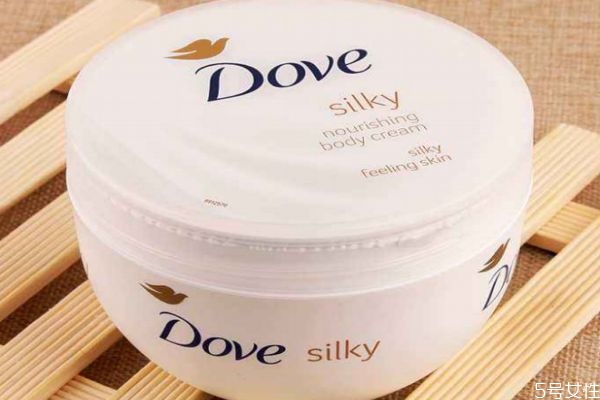 身體乳和護(hù)手霜的區(qū)別 身體乳的正確使用頻率 身體乳和護(hù)手霜的區(qū)別 身體乳的正確使用頻率